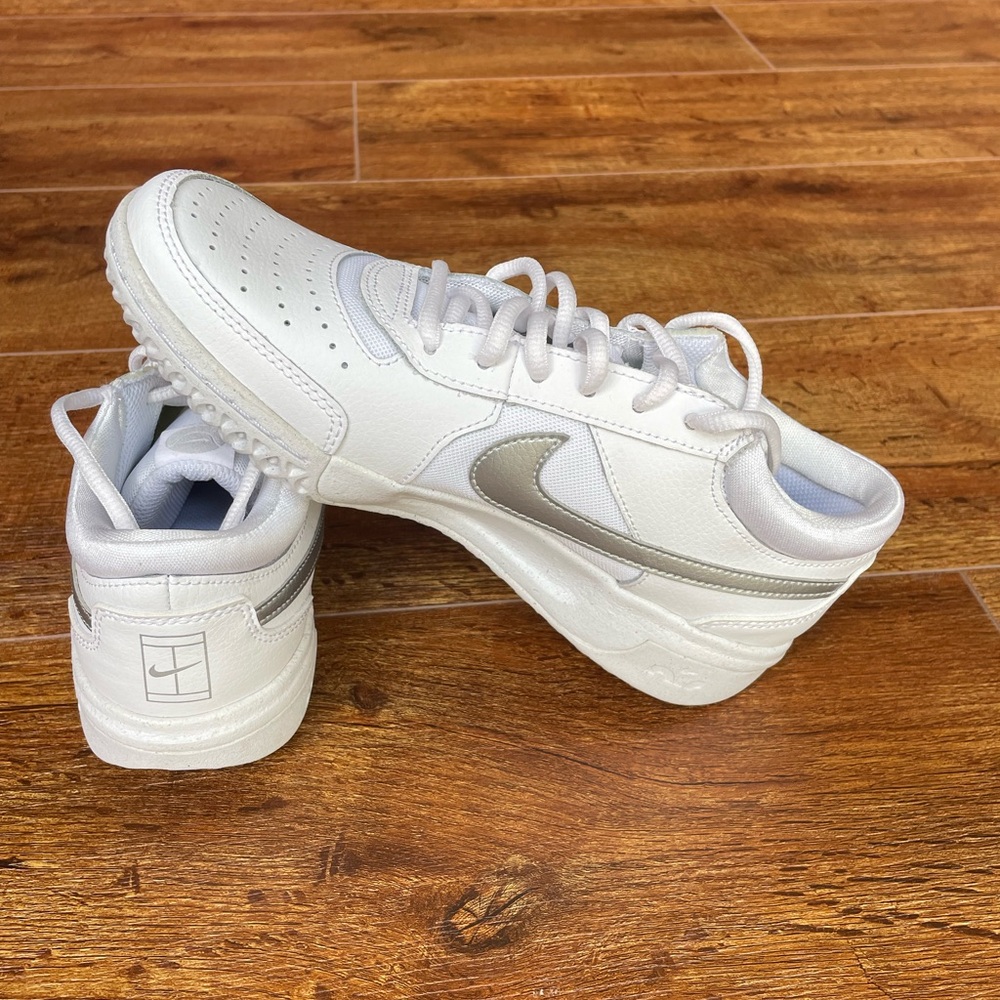 Nike White Tennis Shoes Size 6
